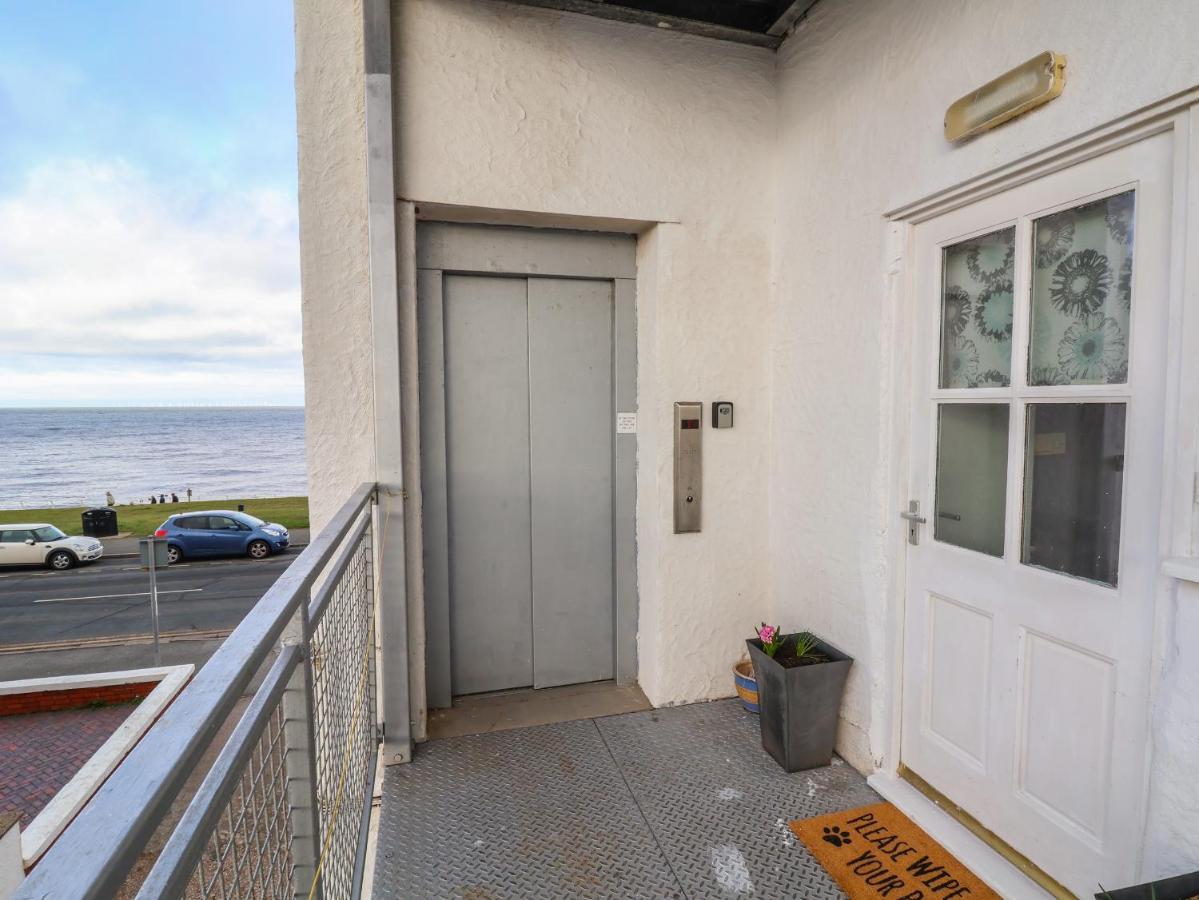 Ty Canol Rhyl Exteriör bild